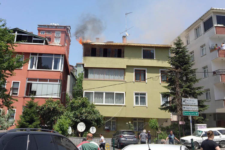 Beykoz'da 4 katlı bina alev alev yandı