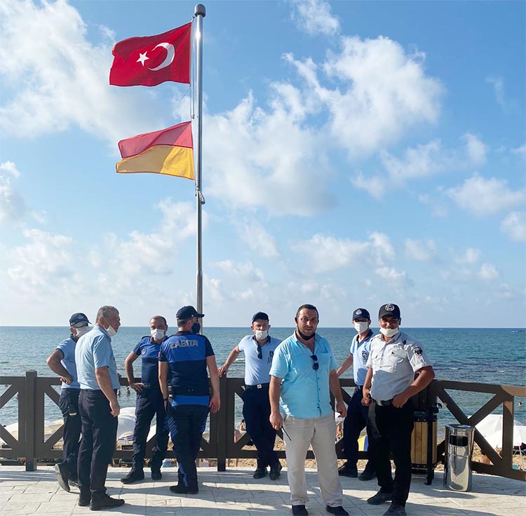Beykoz Riva’daki Elmasburnu Plajında bayrak gerginliği
