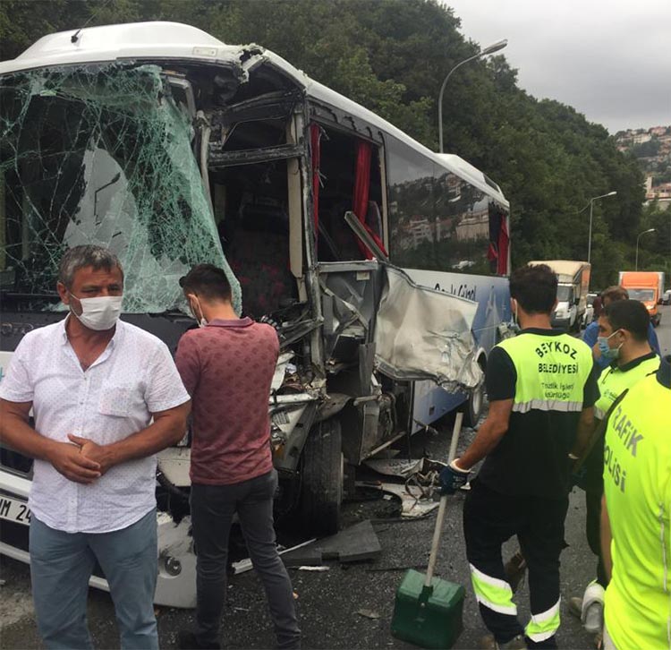 Beykoz'da belediye araçları kaza yaptı, 7 yaralı