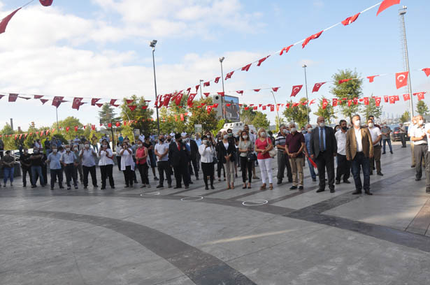 Beykoz'da mesafeli Zafer Bayramı töreni