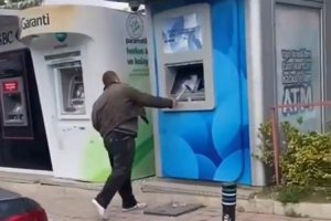 Beykoz'da çekiçli ATM saldırısı kamerada