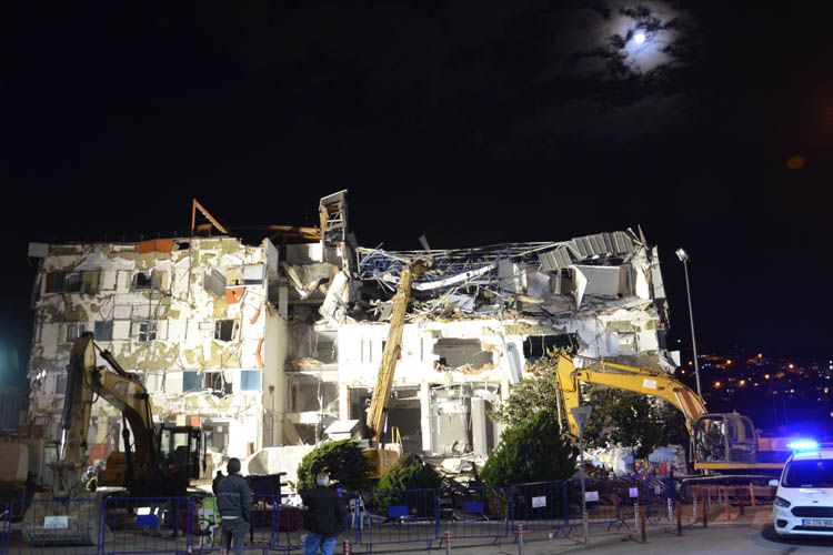 Beykoz Necmettin Erbakan Kültür Merkezi yıkıldı