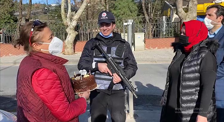 Beykoz’da görev başındaki polise doğum günü sürprizi