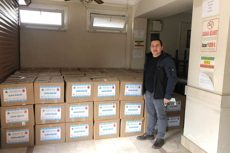 Beykoz'da ihtiyaç sahibi 400 aileye gıda kolisi