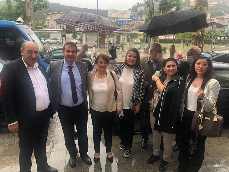 İYİ Parti Beykoz'da yağmur çamur dinlemedi