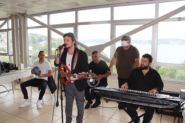 Beykoz Müzisyenler Derneğinden sağlıkçılara müzik arası