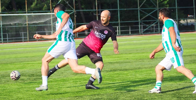 Beykoz Ortaçeşme Stadında futbol rüzgarı esti