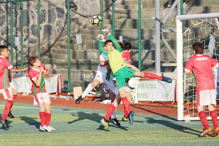  Beykoz’da 15 Temmuz Kupası Kavacıkspor’un oldu