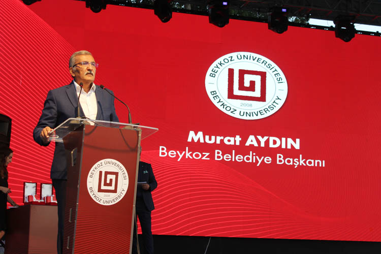 Beykoz Üniversitesi 2020-2021 mezunlarını uğurladı