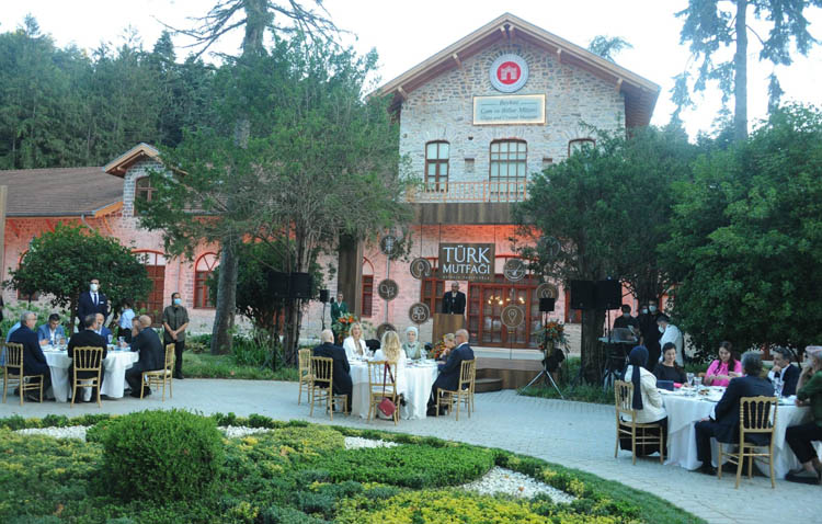 Emine Erdoğan, Beykoz'da Türk mutfağını anlattı