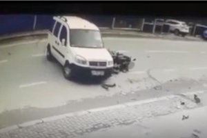 Beykoz’da motosiklet kazası kameralara yansıdı