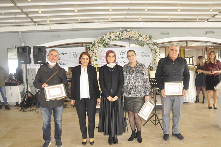 Beykoz'da 24 Kasım Öğretmenler Günü kutlandı