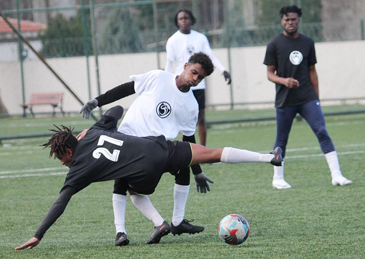 Afrikalı futbolcular Beykoz’da seçmelere katıldı