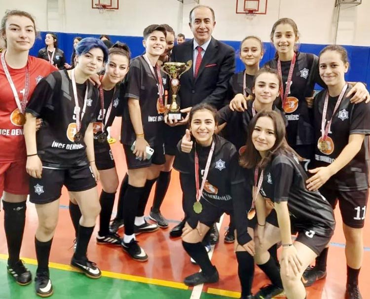 Futsal Genç Kızlar Beykoz Şampiyonu gözünü zirveye dikti
