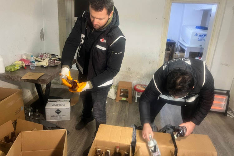 Beykoz'da 1 ton sahte alkol yakalandı