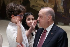 Erdoğan Beykozlu şehidin oğlunu sofrasında ağırladı