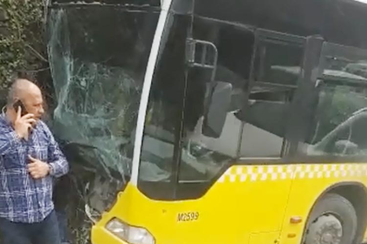 Beykoz Kanlıca'da İETT otobüsü kaza yaptı
