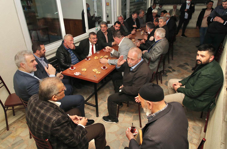 AK Parti Beykoz'da iftar sofralarına konuk oldu