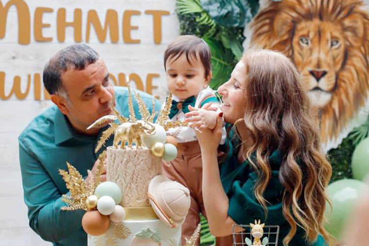 Taştan ailesi doğum gününü Beykoz'da kutladı