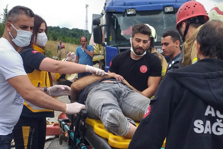 Beykoz'da iki TIR'ın çarpıştığı kazada 1 kişi öldü