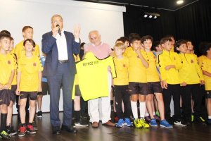 Beykoz Belediyesinden amatör kulüplere malzeme desteği