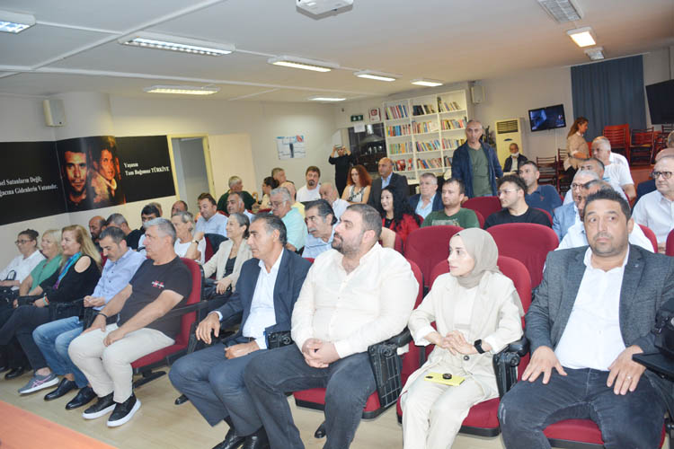 Beykoz'da siyasi partiler teşkilatıyla bayramlaştı