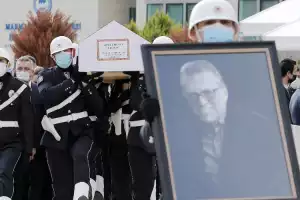 Eski Başbakan Mesut Yılmaz Beykoz’daki mezarı başında anıldı