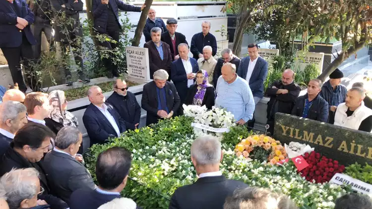 Eski Başbakan Mesut Yılmaz Beykoz’daki mezarı başında anıldı