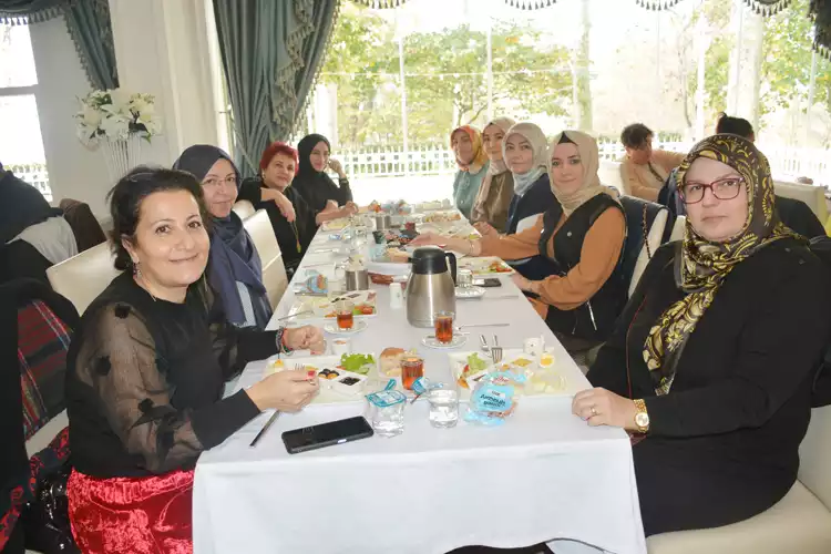 Beykoz Halk Eğitimi Öğretmenlerinden 24 Kasım kutlaması