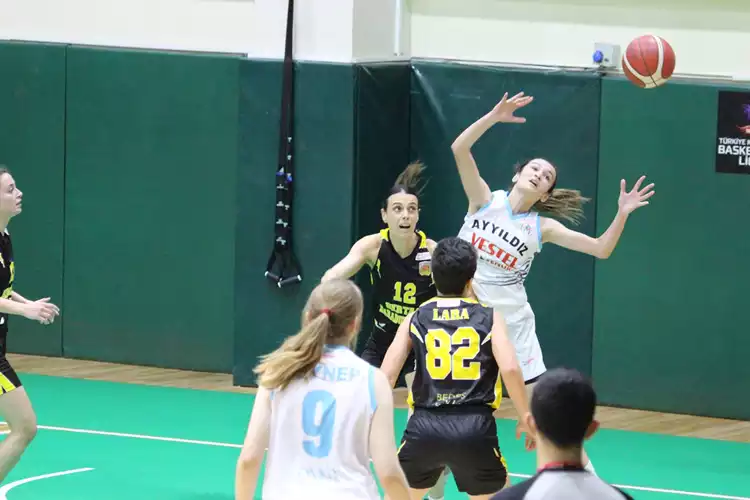 Beykoz Basketbol Takımı Bursa’da kıyameti kopardı