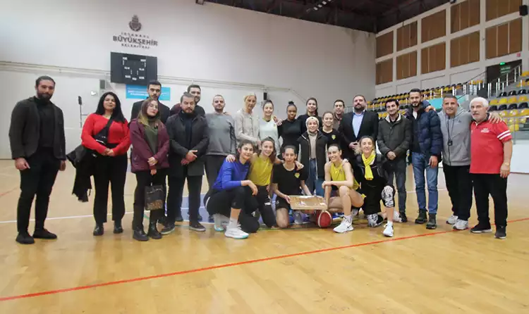 CHP’li Sevgi Kılıç’tan Beykoz Basketbol Takımına ziyaret