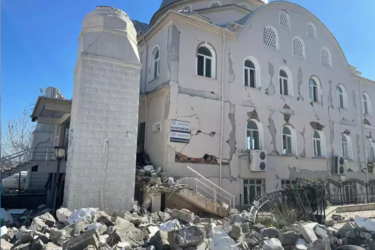 Ekrem Tuncer deprem bölgesinden önemli uyarılarda bulundu