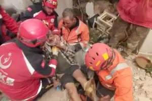 Depremden 163 saat sonra Beykoz ekipleri kurtardı