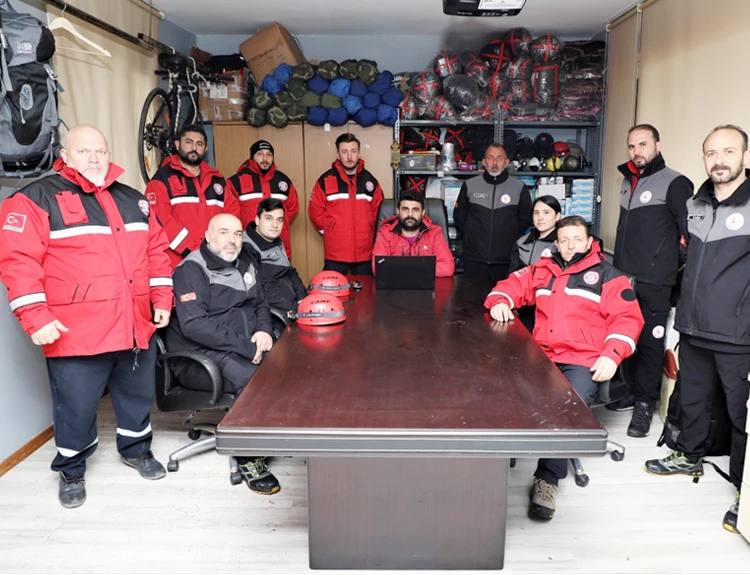 Beykoz Belediyesi gönüllülerden arama kurtarma ekibi kurdu