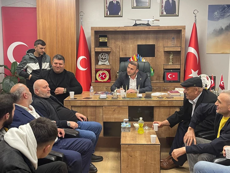 Beykoz'da CHP'den istifa eden 25 kişi MHP'ye katıldı