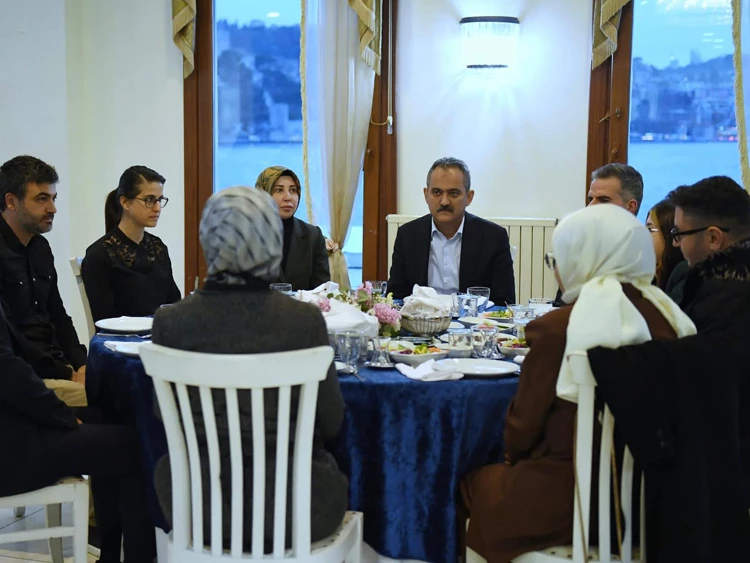 Depremzede öğretmenler Beykoz'da iftar yaptı