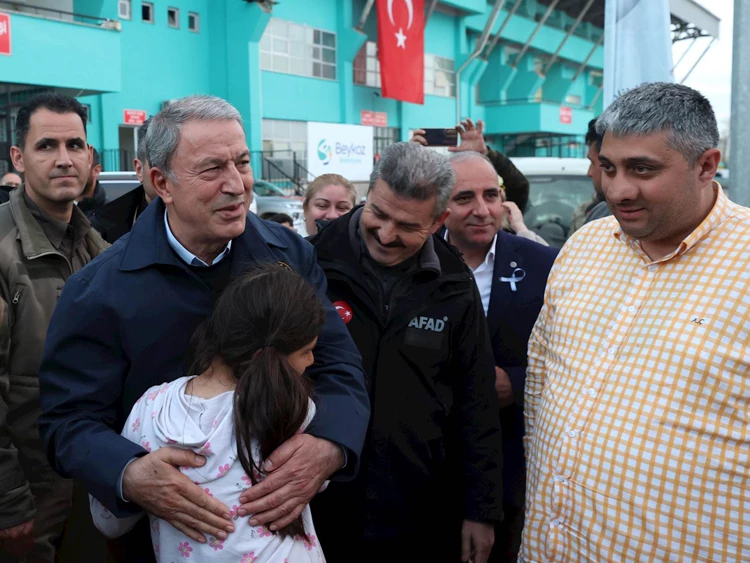Savunma Bakanı Hulusi Akar Beykoz'un sofrasına konuk oldu