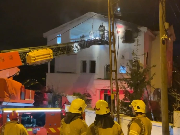Beykoz Çavuşbaşı'ndaki villa alev alev yandı