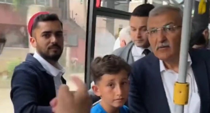 Beykoz Belediye Başkanı İETT'de takipçi peşine düştü