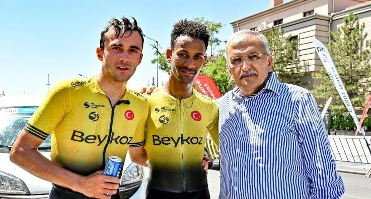 Cumhuriyet Bisiklet Turu'nun şampiyonu Beykoz oldu