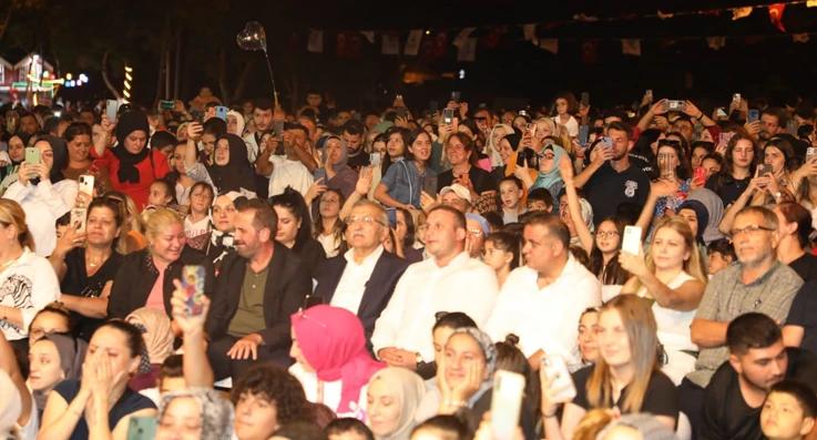 Beykoz Çayır Festivali Kurtoğlu ve Dindar konserleriyle başladı