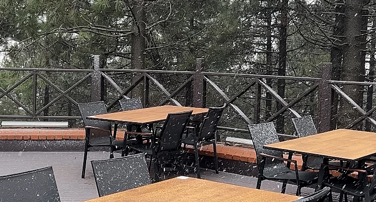 Mevsimin ilk kar yağışı Beykoz'da Karlıtepe'ye düştü