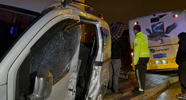 Beykoz güne İETT kazasıyla başladı şoför virajı alamadı