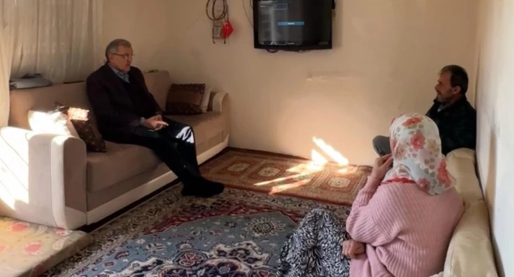 Beykoz Belediye Başkanı depremzede aileyi ziyaret etti