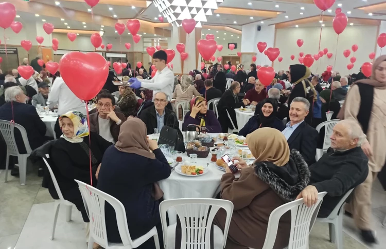 Beykoz’da 40 yıllık sevgililerin 14 Şubat buluşması