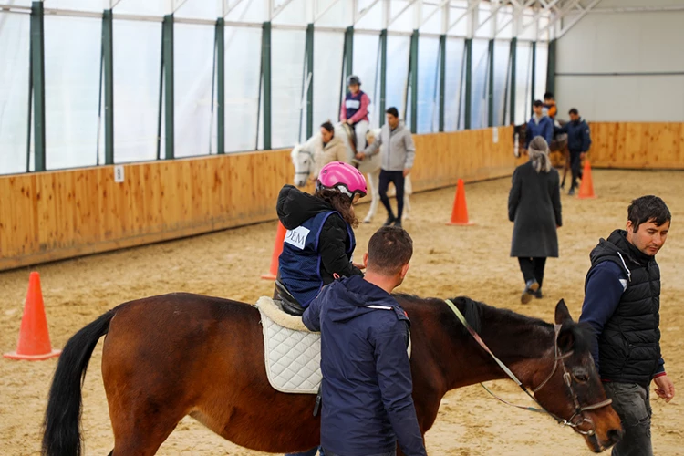 Beykoz’da atla terapi çocuklara özgüven veriyor