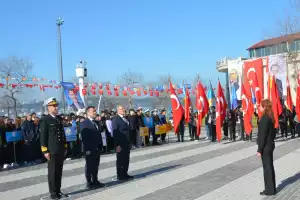 Beykoz'da Çanakkale Zaferinin 109. yılı için çelenk töreni 