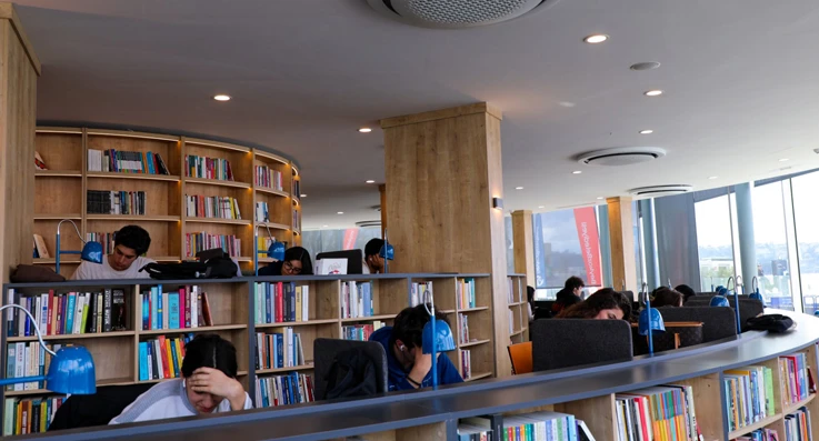 İstanbul Boğazında gençlerin yeni gözdesi Yalı Kütüphanesi oldu