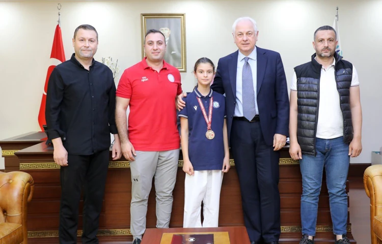 Şampiyon Elif Yalçınkaya Köseler’i ziyaret etti