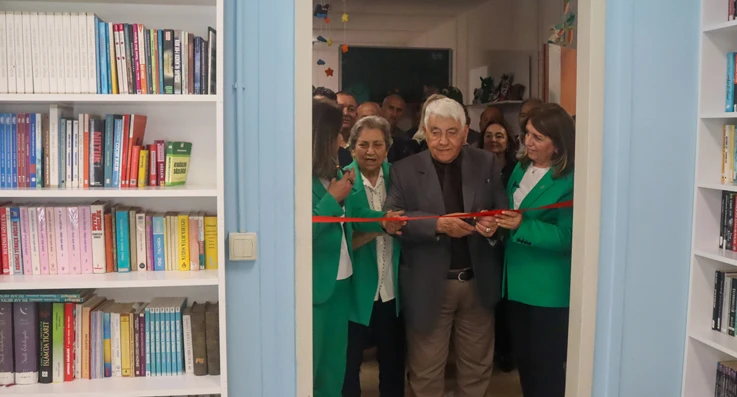 Beykoz'un bir okuluna daha yeni kütüphane